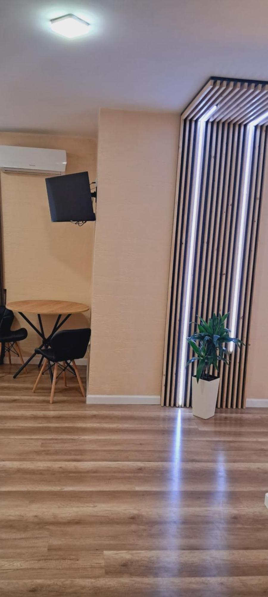 In Center 5 поверх без ліфту Apartment
